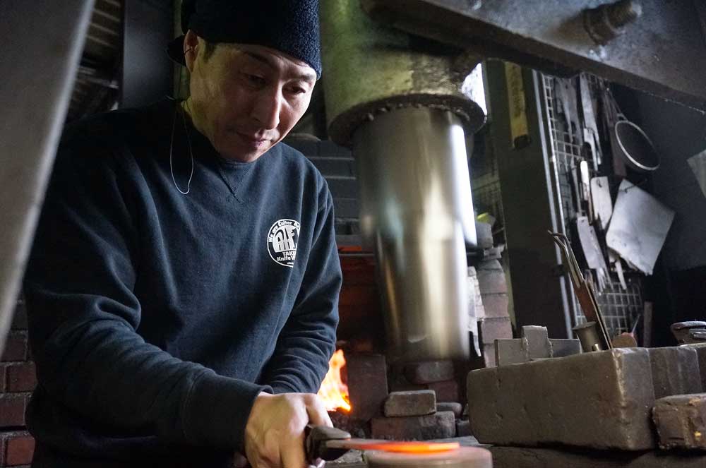 יושימי קאטו מחשל סכין שף